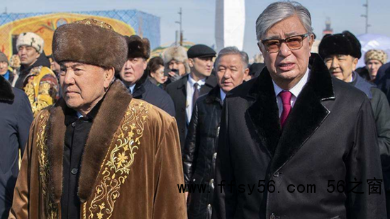  托卡耶夫（右）与纳扎尔巴耶夫 &nbsp;图：资料